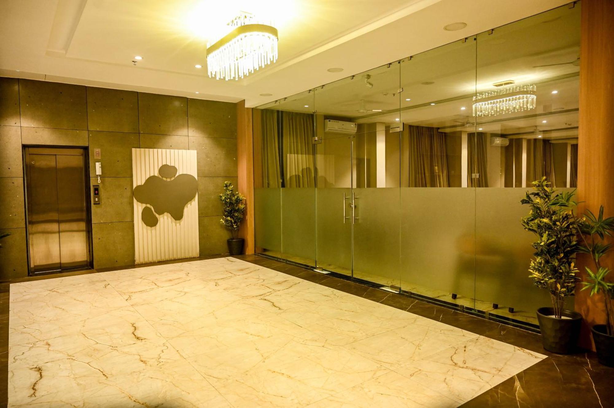 Hotel Maa Bhagwati Palace Khandwa Esterno foto