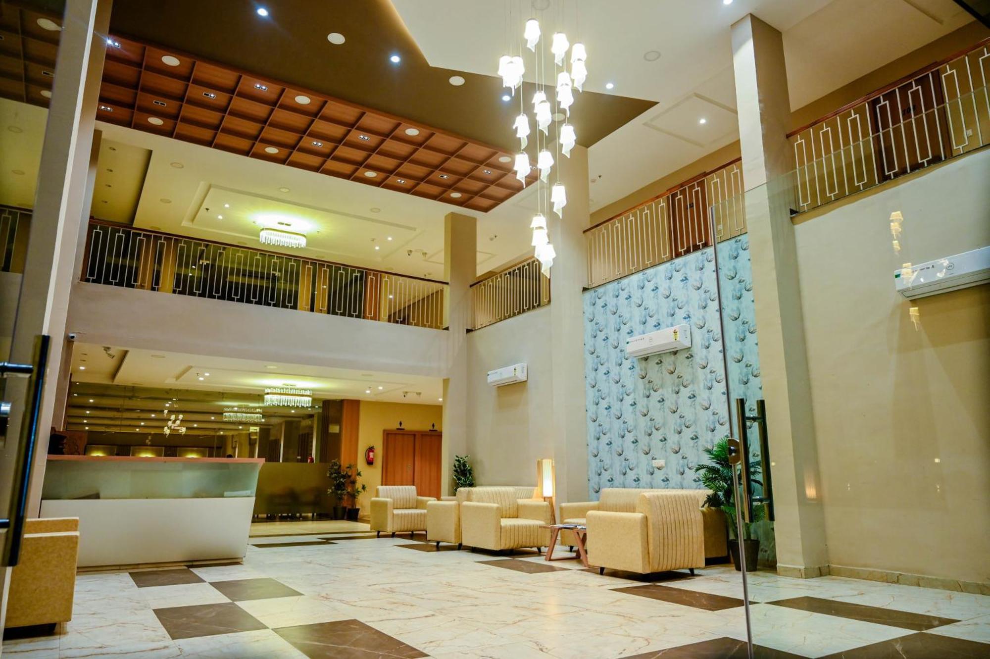 Hotel Maa Bhagwati Palace Khandwa Esterno foto