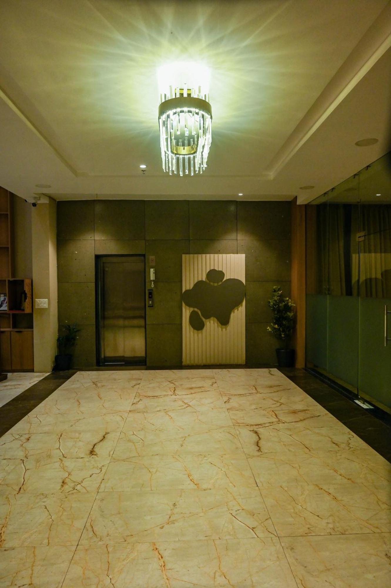 Hotel Maa Bhagwati Palace Khandwa Esterno foto